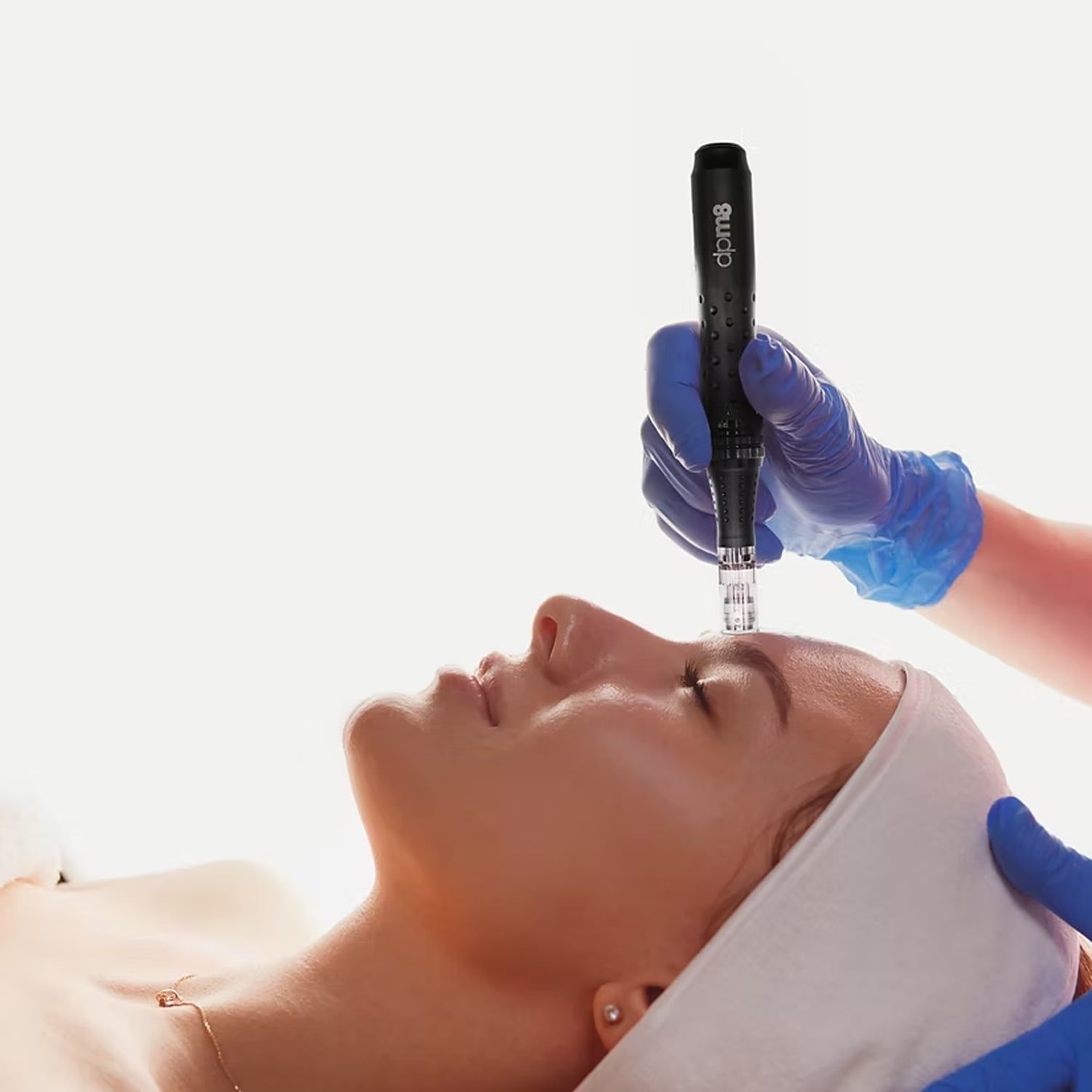 Microneedling Pink Glow për rigjenerimin dhe ndriçimin e lëkurës